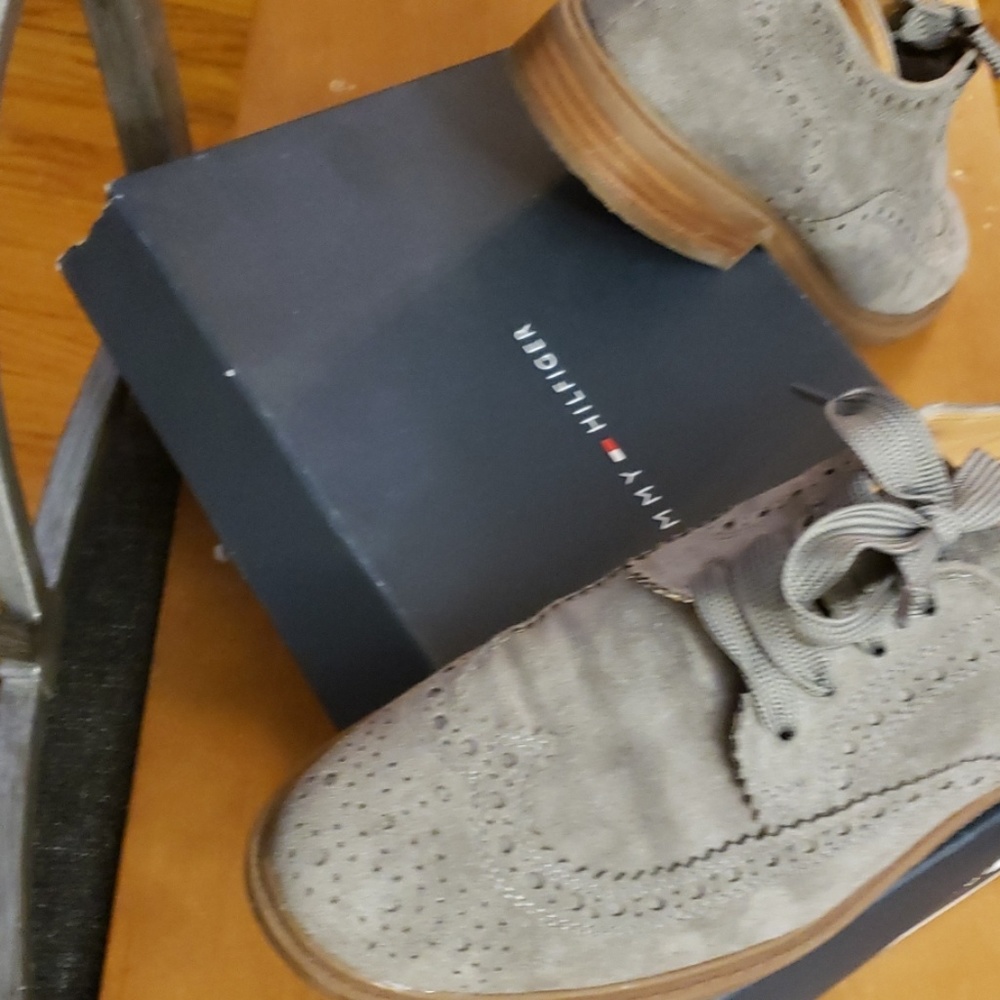 Tommy Hilfiger Gray flat Shoe Size 9M - Picture 5 of 8